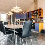 5 Star Holiday Home In Lokken Casa de Férias