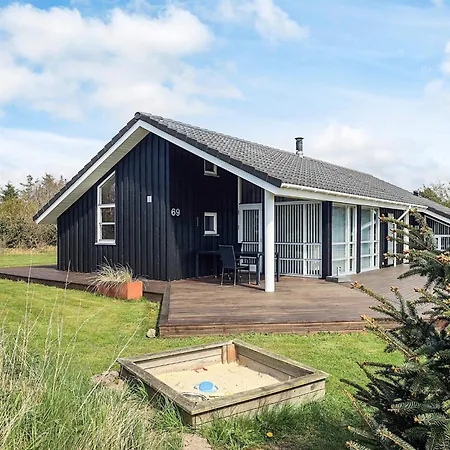 別荘 Modern Retreat - By Traum Trudslev