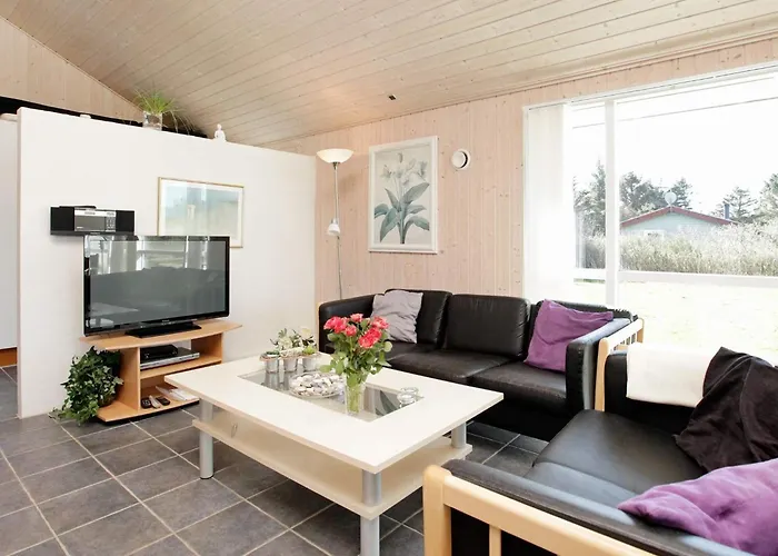 別荘 Modern Retreat - By Traum Trudslev